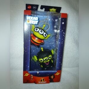 Disney Pixar Fest Alien Remix Mr. Incredible & Edna Mode